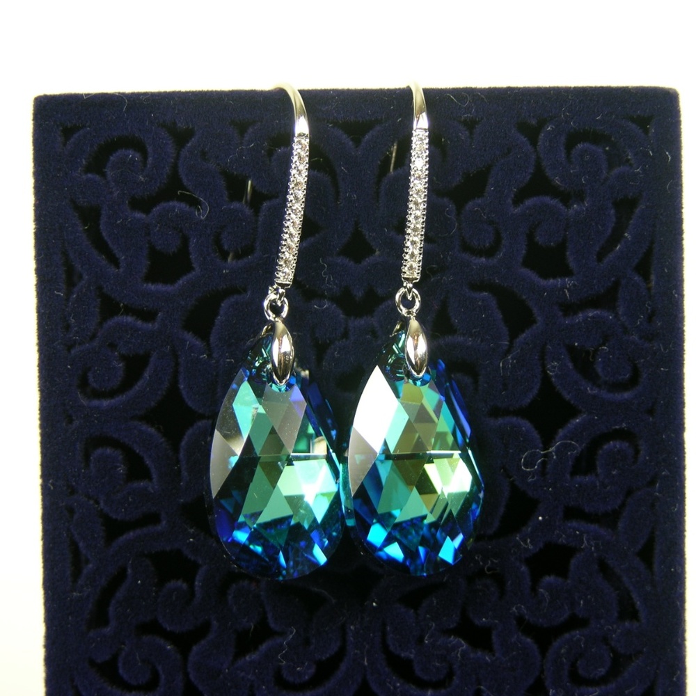 Water Droplet Earrings Made w/ Swarovski Crystals - Picture 2 of 8